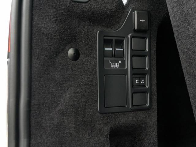 ランドローバー ディスカバリー Ｓ Ｄ３００ 0.4万Km 854.9万円(愛知県)[433]の中古車詳細