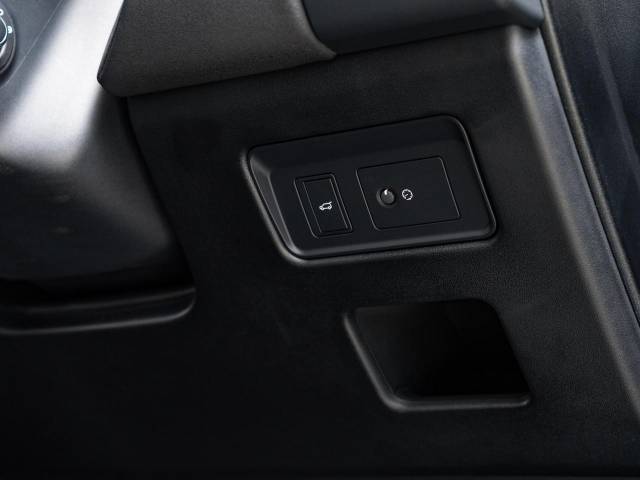 ランドローバー ディスカバリー Ｓ Ｄ３００ 0.4万Km 854.9万円(愛知県)[433]の中古車詳細