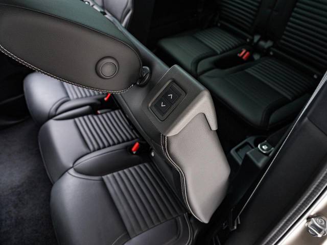 ランドローバー ディスカバリー Ｓ Ｄ３００ 0.4万Km 854.9万円(愛知県)[433]の中古車詳細