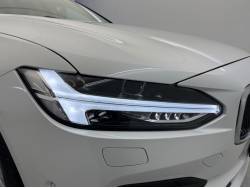 Ｖ９０ Ｄ４ モメンタムの中古車画像