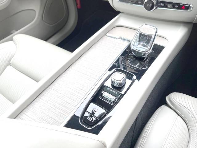 ボルボ ＸＣ６０ Ｂ５ ＡＷＤ インスクリプション 3.2万Km (神奈川県)[050]の中古車詳細