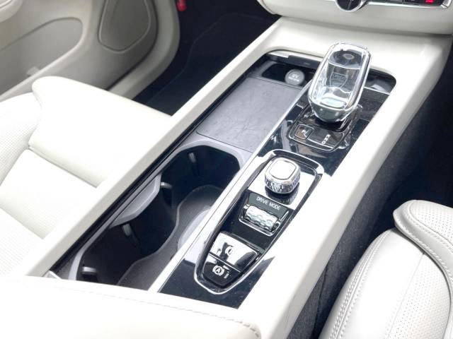 ボルボ ＸＣ６０ Ｂ５ ＡＷＤ インスクリプション 3.2万Km (神奈川県)[050]の中古車詳細