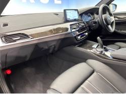 ５シリーズ ５３０ｉツーリング Ｍスポーツの中古車画像