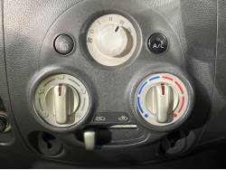 キューブ １５Ｘ こもれびグリーンセレクションの中古車画像