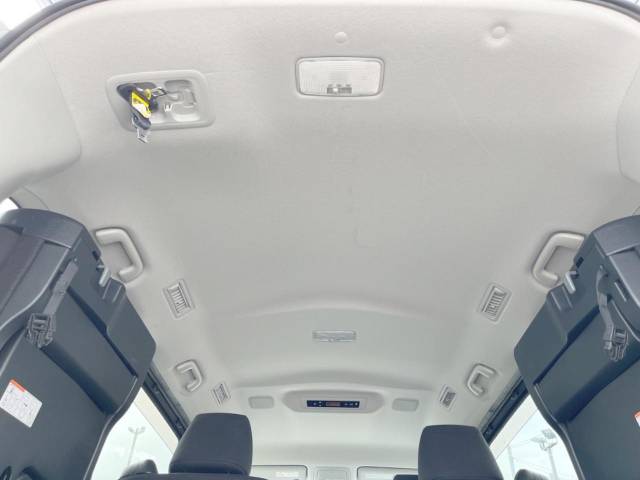 トヨタ ヴォクシー ハイブリッドＶ 3.2万Km 199.8万円(沖縄県)[588]の中古車詳細