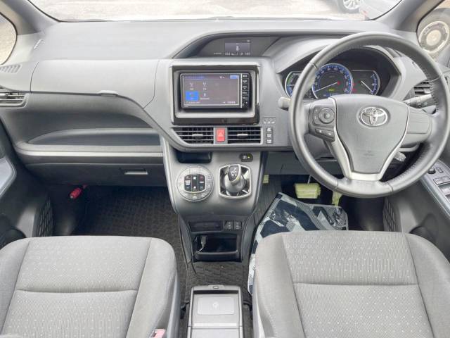 トヨタ ヴォクシー ハイブリッドＶ 3.2万Km 199.8万円(沖縄県)[588]の中古車詳細