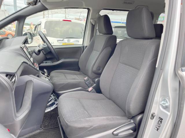 トヨタ ヴォクシー ハイブリッドＶ 3.2万Km 199.8万円(沖縄県)[588]の中古車詳細