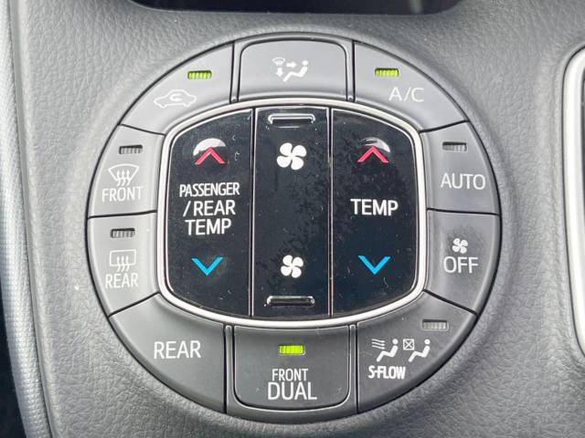 トヨタ ヴォクシー ハイブリッドＶ 3.2万Km 199.8万円(沖縄県)[588]の中古車詳細