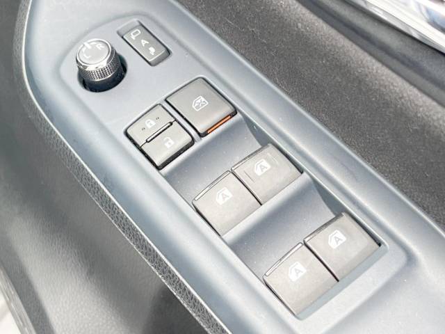 トヨタ ヴォクシー ハイブリッドＶ 3.2万Km 199.8万円(沖縄県)[588]の中古車詳細