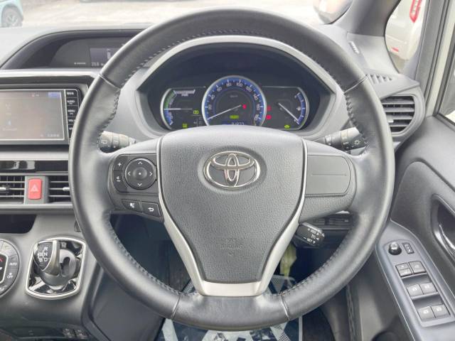 トヨタ ヴォクシー ハイブリッドＶ 3.2万Km 199.8万円(沖縄県)[588]の中古車詳細