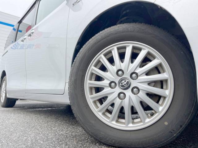 トヨタ ヴォクシー ハイブリッドＶ 3.2万Km 199.8万円(沖縄県)[588]の中古車詳細