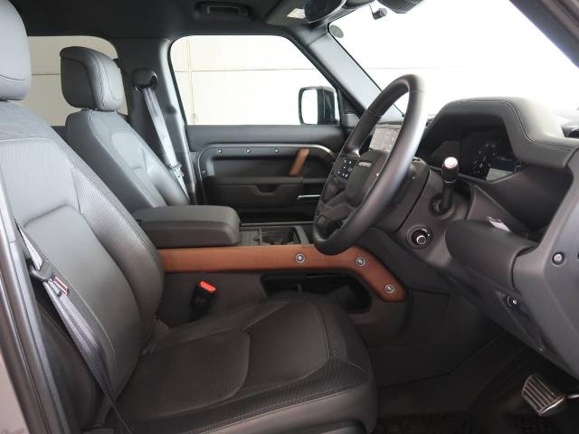 ランドローバー ディフェンダー １１０Ｘ－ダイナミックＨＳＥ Ｄ３００ エアサスペンション装着車 1.3万Km 959.4万円(静岡県)[092]の中古車詳細