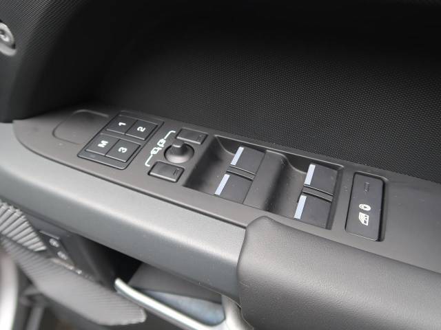 ランドローバー ディフェンダー １１０Ｘ－ダイナミックＨＳＥ Ｄ３００ エアサスペンション装着車 1.3万Km 959.4万円(静岡県)[092]の中古車詳細