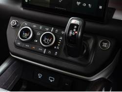 ディフェンダー １３０ファーストエディション Ｄ３００ エアサスペンション装着車の中古車画像