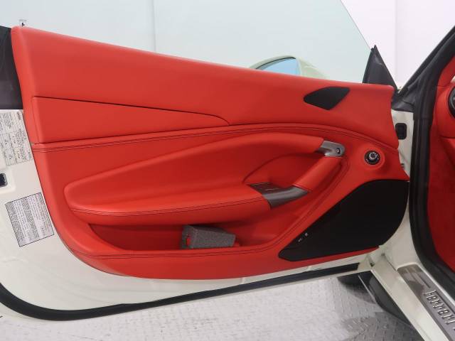 フェラーリ Ｆ８スパイダー ベースグレード 1.1万Km 4,280.9万円 2021年式[106]の中古車詳細(千葉県)