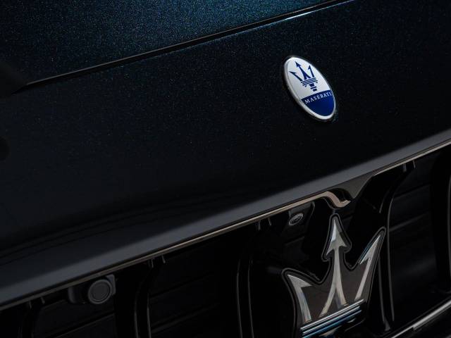 マセラティ グラントゥーリズモ トロフェオ 0.2万Km 2,419.4万円(愛知県)[127]の中古車詳細