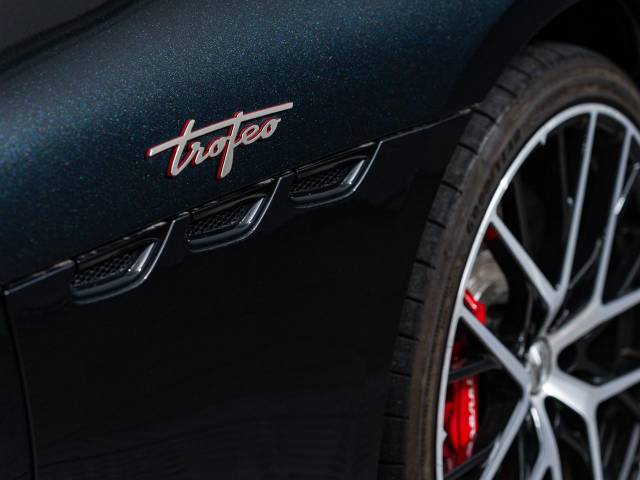 マセラティ グラントゥーリズモ トロフェオ 0.2万Km 2,419.4万円(愛知県)[127]の中古車詳細