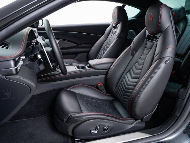 マセラティ グラントゥーリズモ トロフェオ 0.2万Km 2,419.4万円(愛知県)[127]の中古車詳細