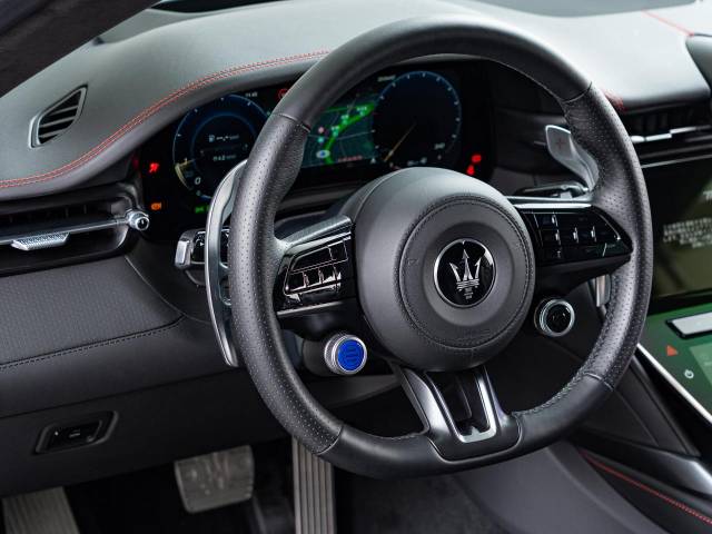 マセラティ グラントゥーリズモ トロフェオ 0.2万Km 2,419.4万円(愛知県)[127]の中古車詳細