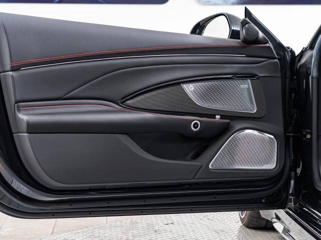 マセラティ グラントゥーリズモ トロフェオ 0.2万Km 2,419.4万円(愛知県)[127]の中古車詳細