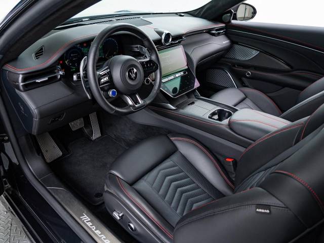 マセラティ グラントゥーリズモ トロフェオ 0.2万Km 2,419.4万円(愛知県)[127]の中古車詳細