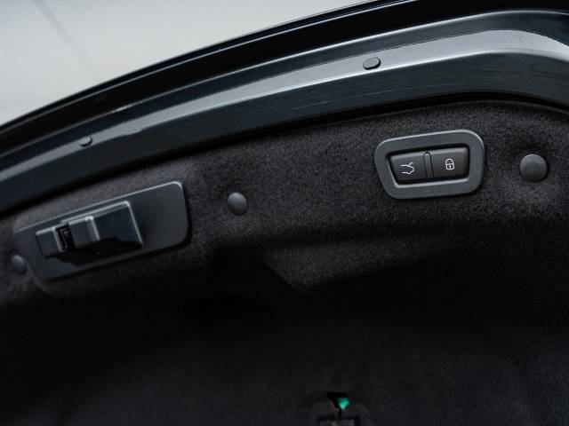 マセラティ グラントゥーリズモ トロフェオ 0.2万Km 2,419.4万円(愛知県)[127]の中古車詳細