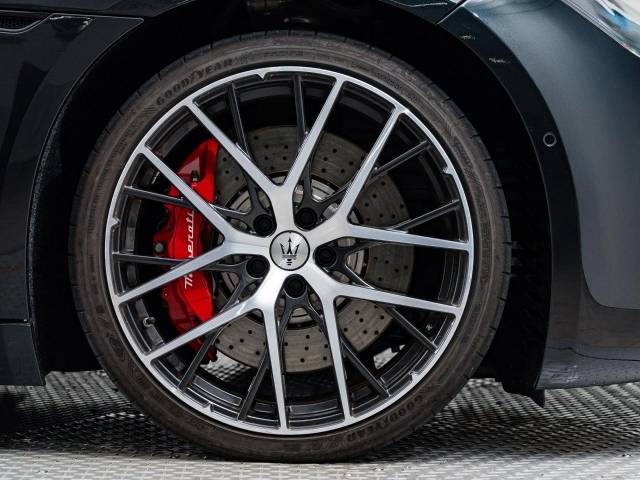 マセラティ グラントゥーリズモ トロフェオ 0.2万Km 2,419.4万円(愛知県)[127]の中古車詳細