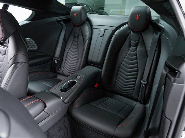 マセラティ グラントゥーリズモ トロフェオ 0.2万Km 2,419.4万円(愛知県)[127]の中古車詳細