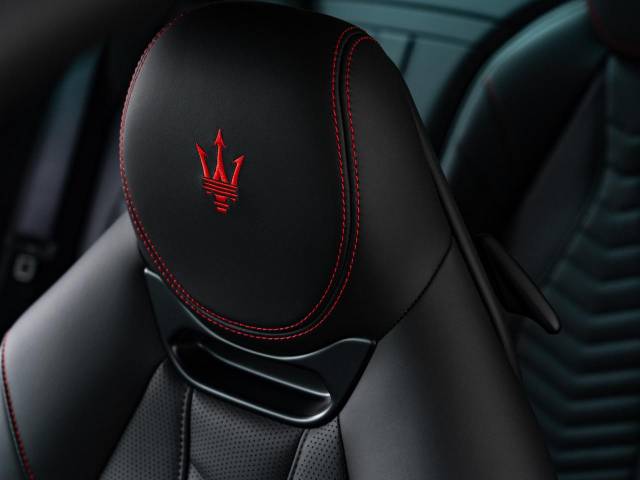 マセラティ グラントゥーリズモ トロフェオ 0.2万Km 2,419.4万円(愛知県)[127]の中古車詳細