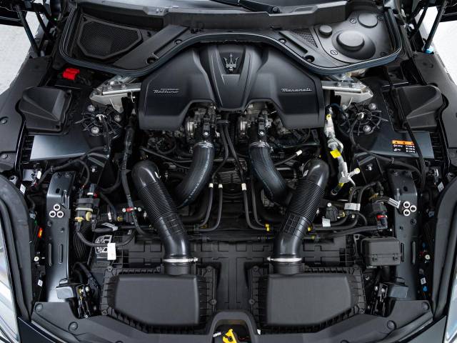 マセラティ グラントゥーリズモ トロフェオ 0.2万Km 2,419.4万円(愛知県)[127]の中古車詳細