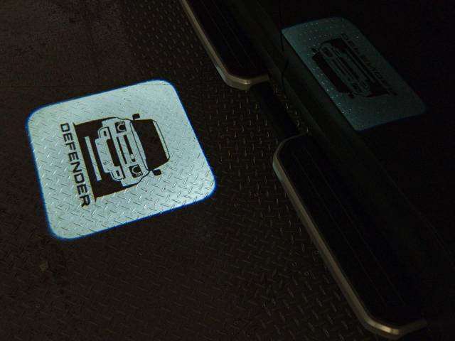 ランドローバー ディフェンダー １１０Ｓ Ｄ３００ コイルサスペンション装着車 2.1万Km 784.9万円(神奈川県)[270]の中古車詳細