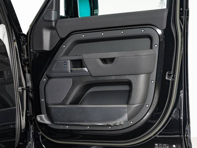 ランドローバー ディフェンダー １１０Ｓ Ｄ３００ コイルサスペンション装着車 2.1万Km 784.9万円(神奈川県)[270]の中古車詳細