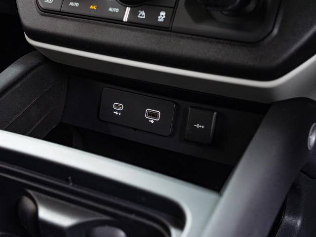 ランドローバー ディフェンダー １１０Ｓ Ｄ３００ コイルサスペンション装着車 2.1万Km 784.9万円(神奈川県)[270]の中古車詳細