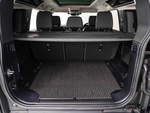 ランドローバー ディフェンダー １１０Ｓ Ｄ３００ コイルサスペンション装着車 2.1万Km 784.9万円(神奈川県)[270]の中古車詳細