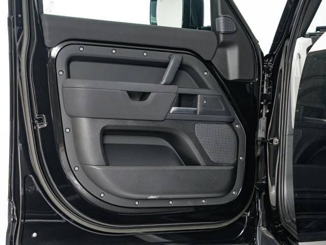 ランドローバー ディフェンダー １１０Ｓ Ｄ３００ コイルサスペンション装着車 2.1万Km 784.9万円(神奈川県)[270]の中古車詳細