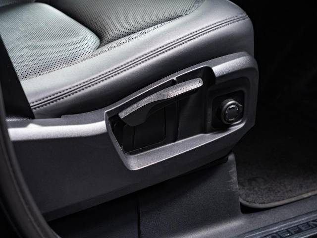 ランドローバー ディフェンダー １１０Ｓ Ｄ３００ コイルサスペンション装着車 2.1万Km 784.9万円(神奈川県)[270]の中古車詳細