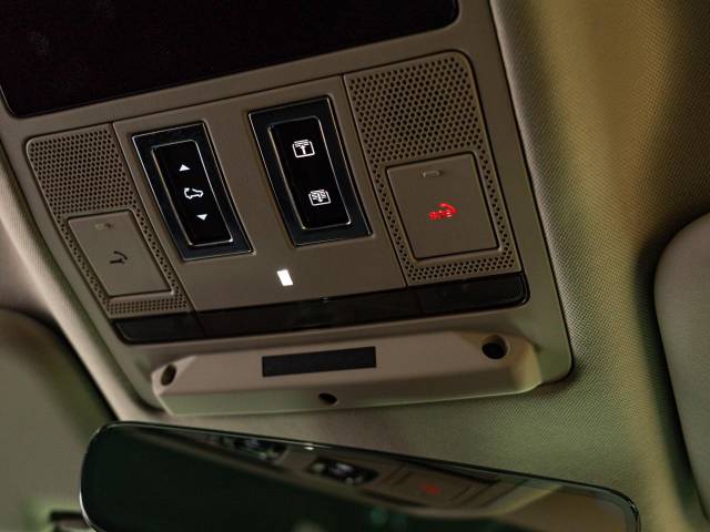 ランドローバー ディフェンダー １１０Ｓ Ｄ３００ コイルサスペンション装着車 2.1万Km 784.9万円(神奈川県)[270]の中古車詳細