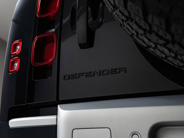 ランドローバー ディフェンダー １１０Ｓ Ｄ３００ コイルサスペンション装着車 2.1万Km 784.9万円(神奈川県)[270]の中古車詳細