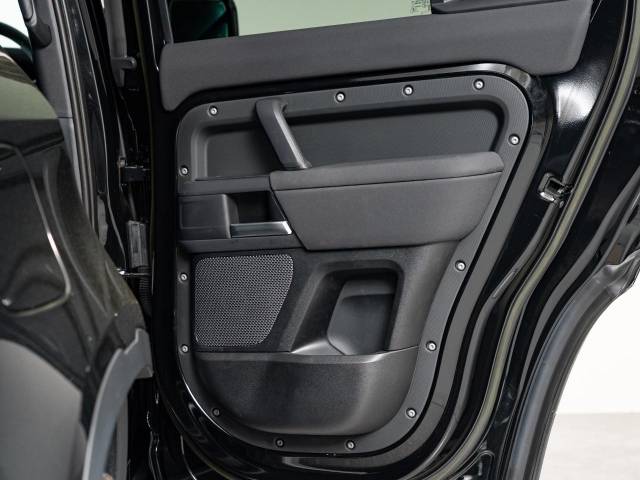 ランドローバー ディフェンダー １１０Ｓ Ｄ３００ コイルサスペンション装着車 2.1万Km 784.9万円(神奈川県)[270]の中古車詳細