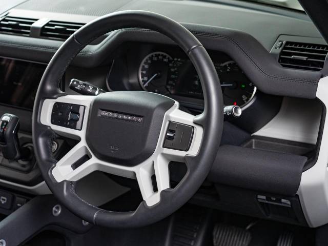 ランドローバー ディフェンダー １１０Ｓ Ｄ３００ コイルサスペンション装着車 2.1万Km 784.9万円(神奈川県)[270]の中古車詳細