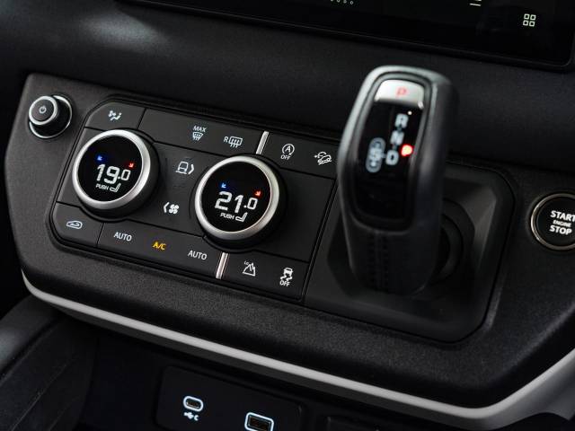 ランドローバー ディフェンダー １１０Ｓ Ｄ３００ コイルサスペンション装着車 2.1万Km 784.9万円(神奈川県)[270]の中古車詳細