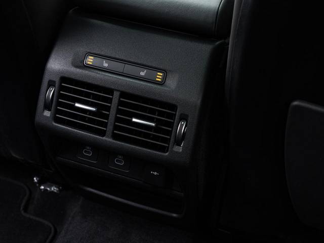 ランドローバー ディスカバリースポーツ ダイナミック ＨＳＥ Ｐ３００ｅ 850Km 769.9万円(愛知県)[218]の中古車詳細