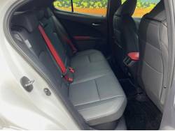 ＵＸ ＵＸ２５０ｈ 特別仕様車 Ｆスポーツ エモーショナル エクスプローラーの中古車画像