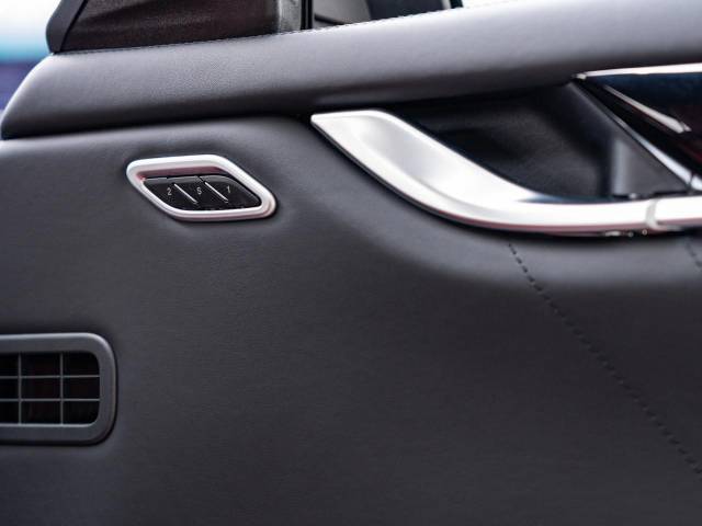 マセラティ ギブリ モデナ 0.5万Km 1,249.9万円(愛知県)[176]の中古車詳細