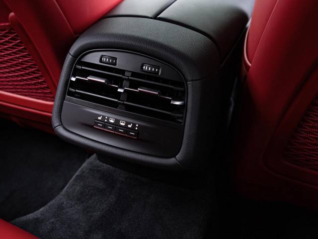 マセラティ ギブリ モデナ 0.5万Km 1,249.9万円(愛知県)[176]の中古車詳細