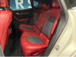 レヴァンテ ベースグレードの中古車画像