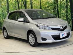 ヴィッツ Ｆの中古車画像