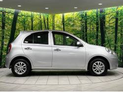 マーチ １２Ｘ ＦＯＵＲ ３０ｔｈハピネスの中古車画像