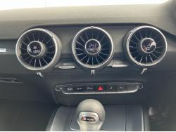 ＴＴクーペ ４０ＴＦＳＩ Ｓラインパッケージの中古車画像