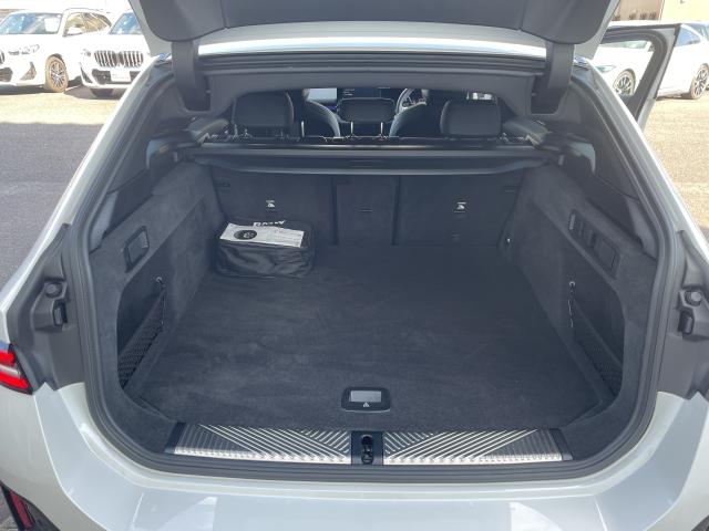 ＢＭＷ ５シリーズ ５２３ｄ ｘＤｒｉｖｅツーリング Ｍスポーツ 0.9万Km 620.0万円 2024年式[624]の中古車詳細(愛知県)